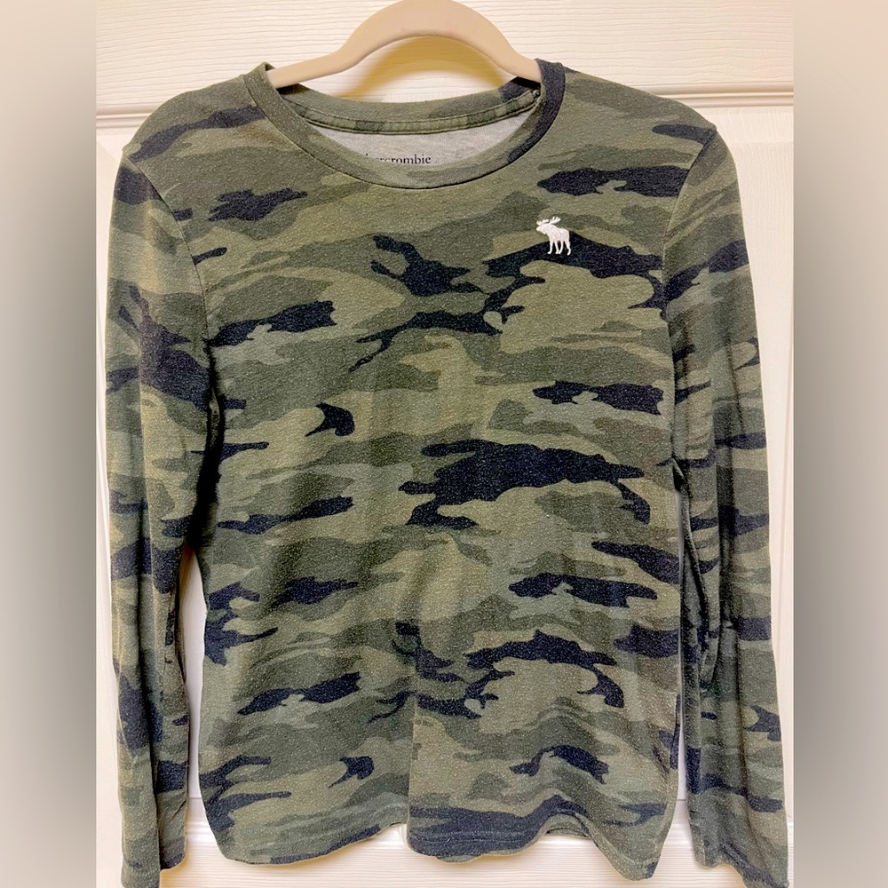 Lot of 4 boys large or 13/14 shirts